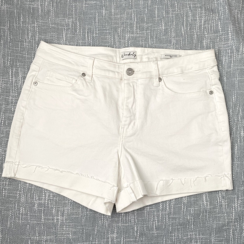Wonderly White Mid-Rise Frayed Hem Shorts | Size 10